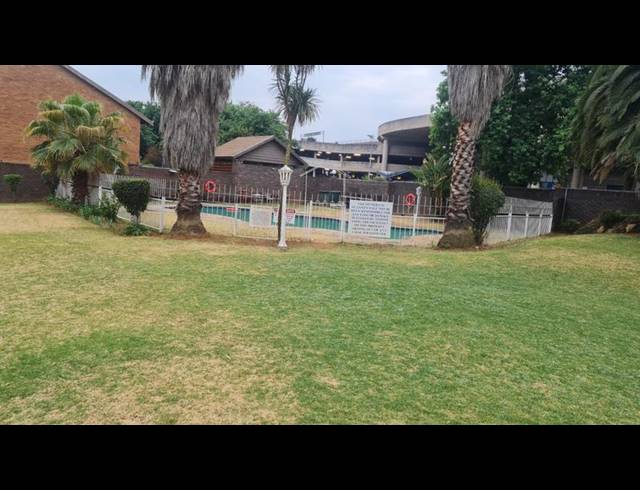 2 BEDROOM PROPERTY TO RENT IN BEDFORD GARDENS